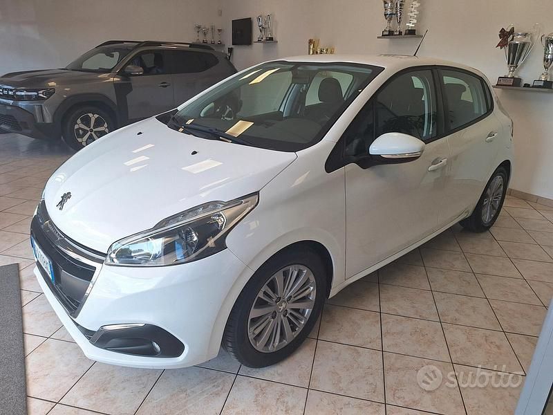 Bianco Usata 2019 Peugeot 208 Active Due volumi | 10.200 € (Super prezzo) - Immagine 1/4