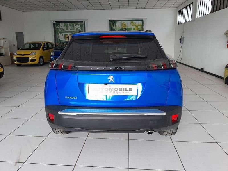 Usata Peugeot 2008 Allure 131 CV (96 kW) 2022 Blu/azzurro SUV