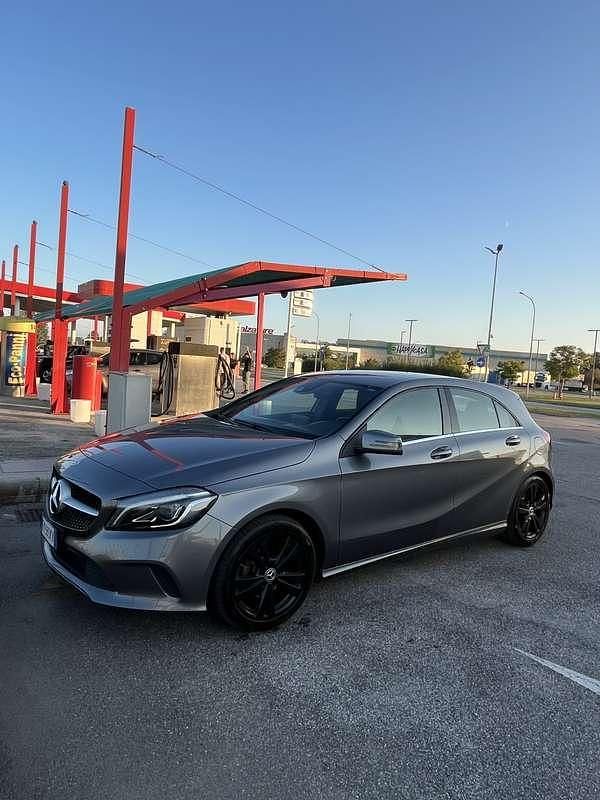 Usata Mercedes A160 90 CV (66 kW) 2017 Marrone Berlina
