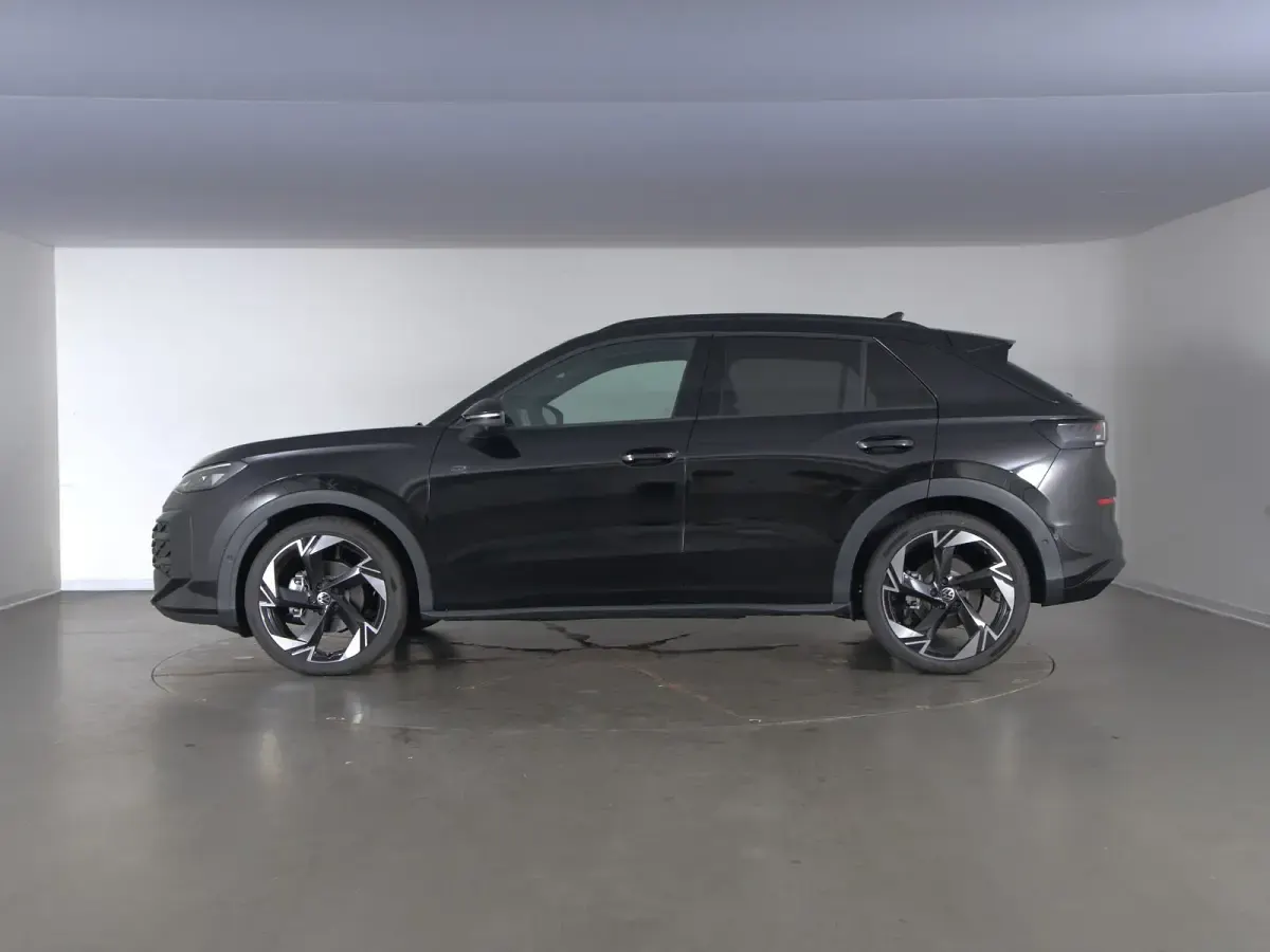 Nuova VW T-Roc R-line 150 CV (110 kW) 2026 Grenadill black metallizzato SUV