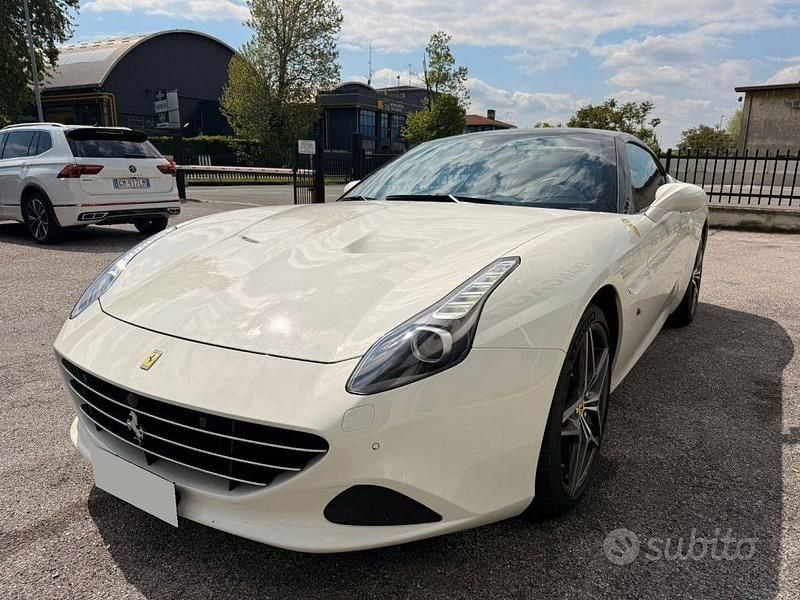 Usata Ferrari California 560 CV (411 kW) 2015 Bianco Cabrio