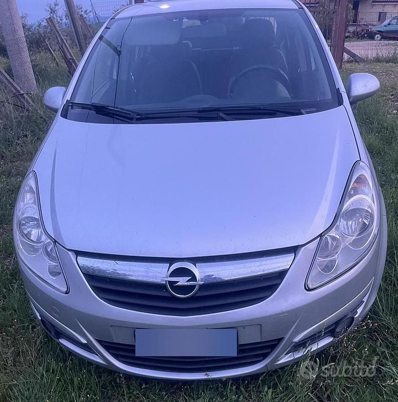 Usata Opel Corsa 90 CV (66 kW) 2009 Utilitaria