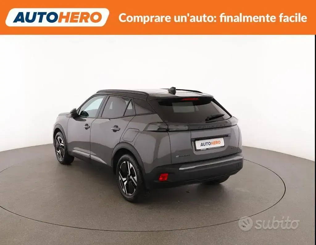 Usata Peugeot e-2008 61 kW (84 CV) 2024 Grigio SUV