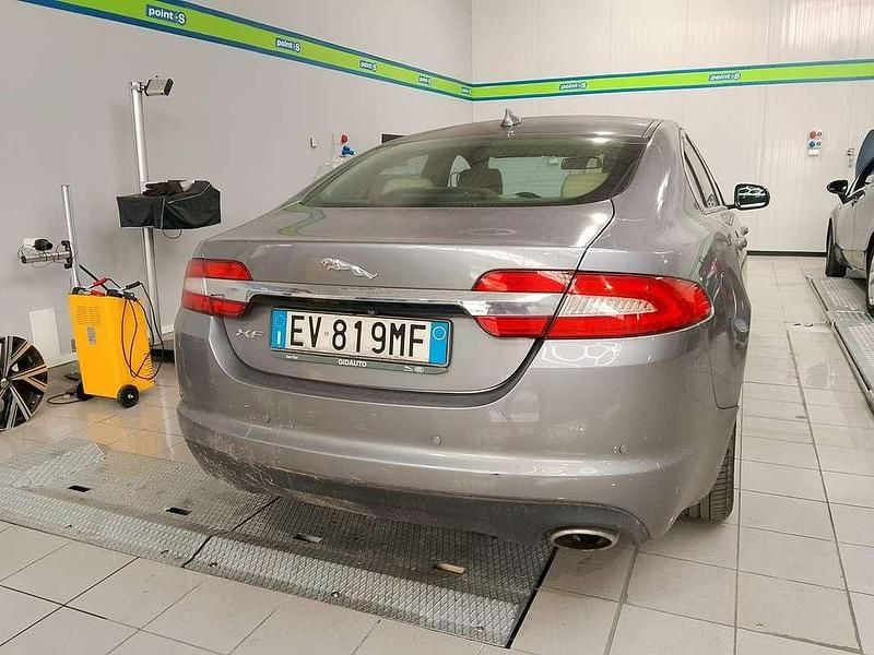 Usata Jaguar XF Premium Luxury 200 CV (147 kW) 2014 Argento Berlina