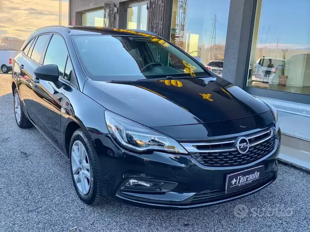Käytetty Opel Astra Innovation 136 HP (100 kW) 2016 Musta Farmari
