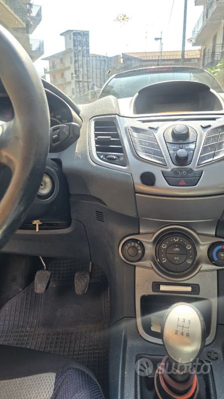 Usata Ford Fiesta 96 CV (70 kW) 2009 Bianco Utilitaria