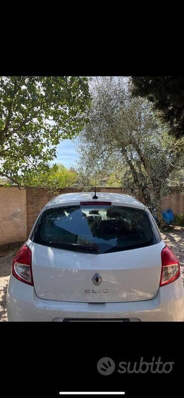 Usata Renault Clio III 75 CV (55 kW) 2009 Bianco Utilitaria