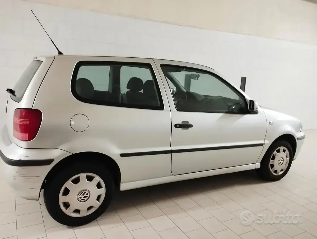 Usata VW Polo 50 CV (36 kW) 2001 Grigio Utilitaria