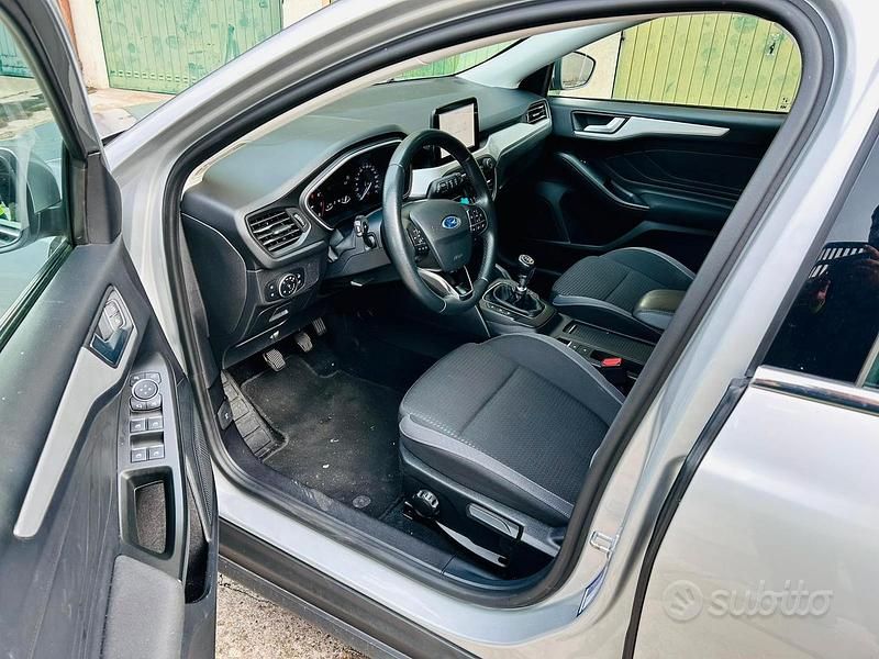 Usata Ford Focus 125 CV (91 kW) 2020 Grigio Station wagon