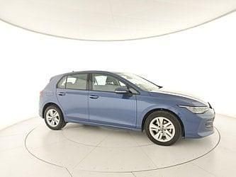 Usata VW Golf VIII Life 116 CV (85 kW) 2025 Blu Utilitaria