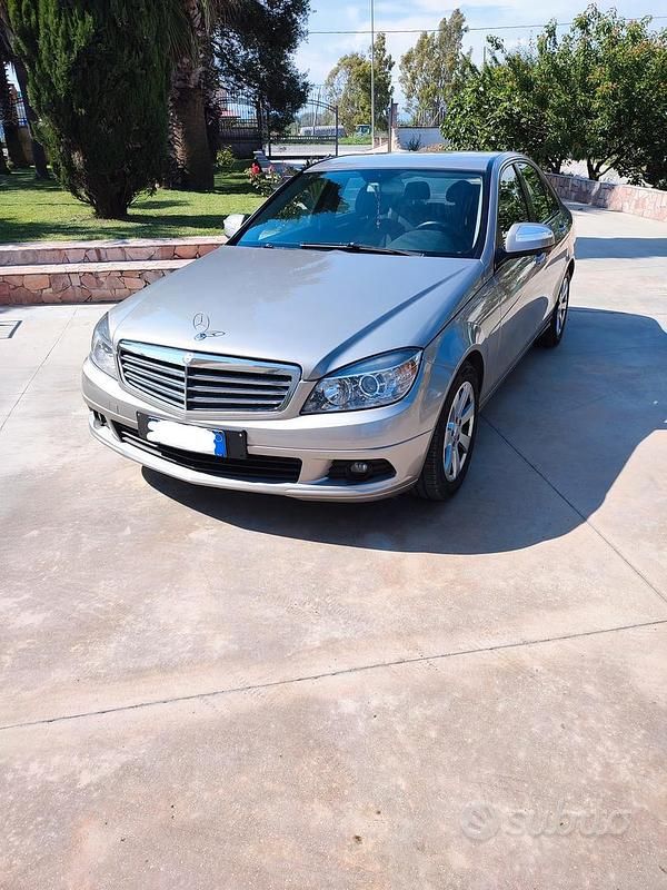 Grigio Usata 2007 Mercedes C200 Tre volumi | 4000 € (Ottimo prezzo) - Immagine 1/4