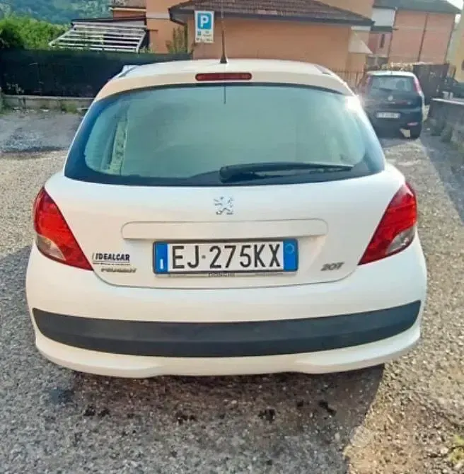 Usata Peugeot 207 68 CV (50 kW) 2011 Bianco Furgone