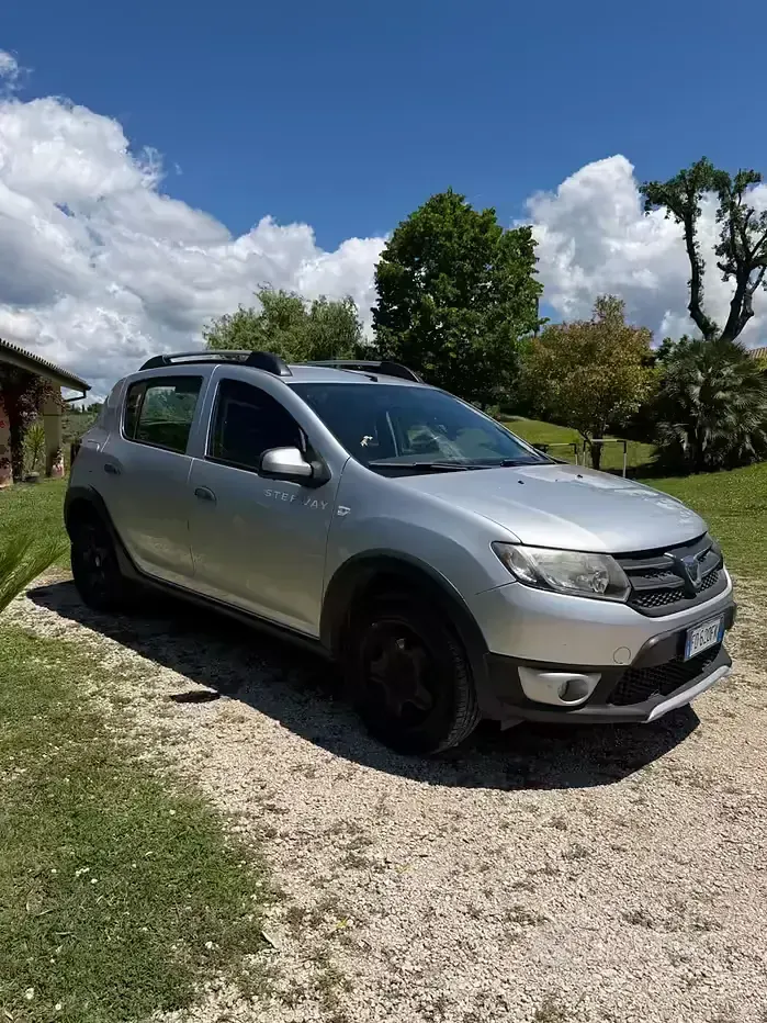 Usata Dacia Sandero Stepway 90 CV (66 kW) 2017 Grigio Berlina