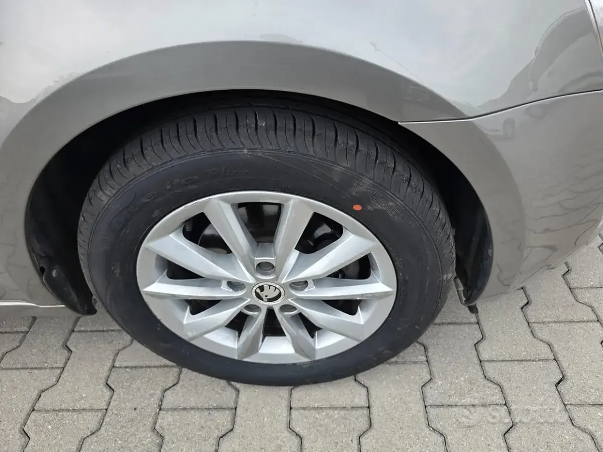 Usata Skoda Octavia 110 CV (80 kW) 2015 Grigio Station wagon