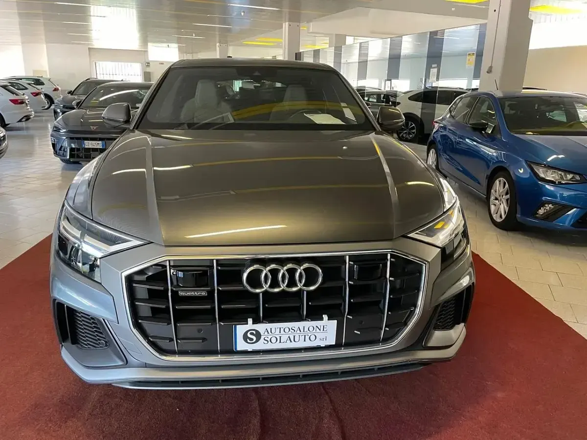 Usata Audi Q8 Sport 286 CV (210 kW) 2020 Grigio SUV