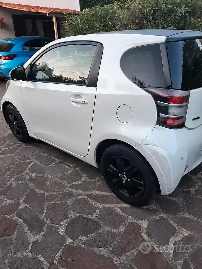 Usata Toyota iQ 68 CV (50 kW) 2009 Bianco Utilitaria