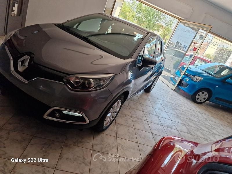 Occasion Renault Captur Iconic 90 ch (66 kW) 2015 Gris SUV