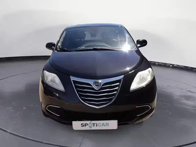 Usata Lancia Ypsilon Silver 62 CV (45 kW) 2015 Nero Utilitaria