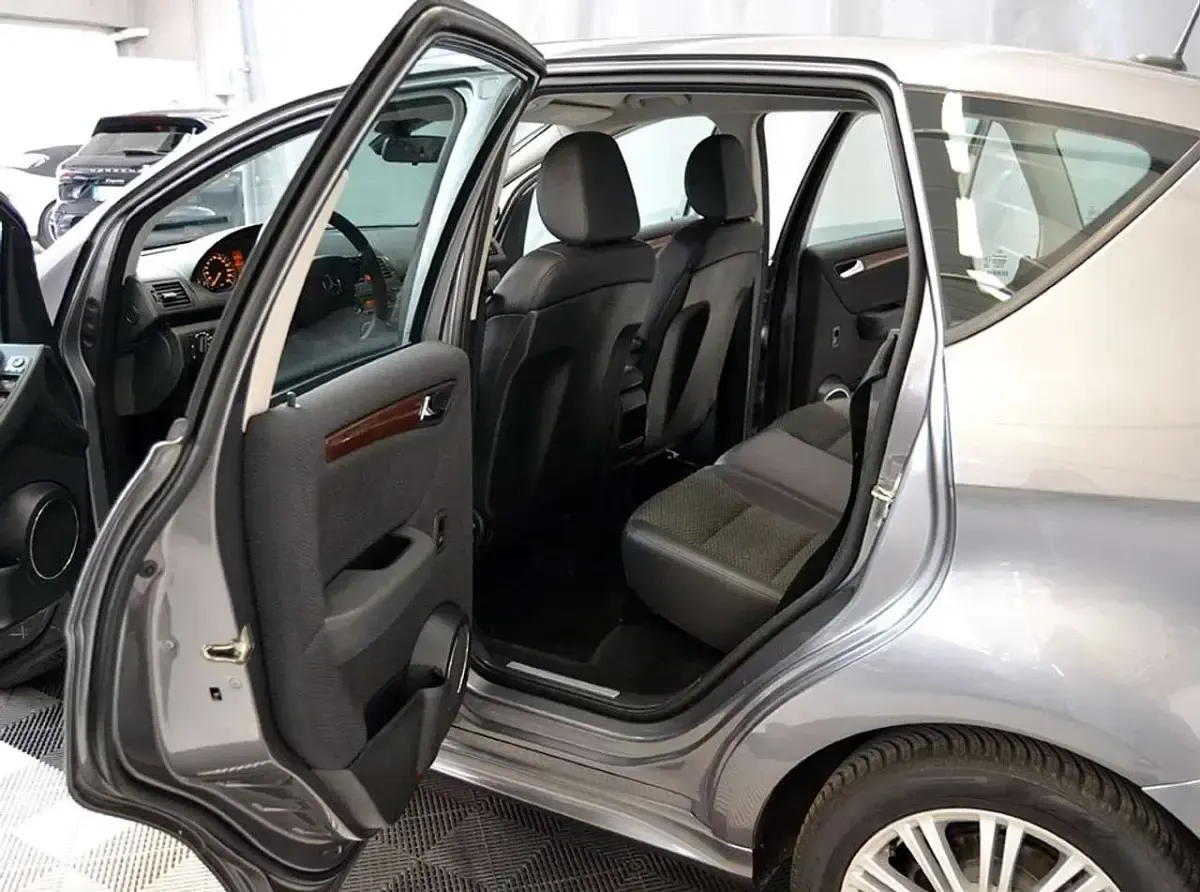 Usata Mercedes A160 Style 95 CV (69 kW) 2012 Grigio Utilitaria
