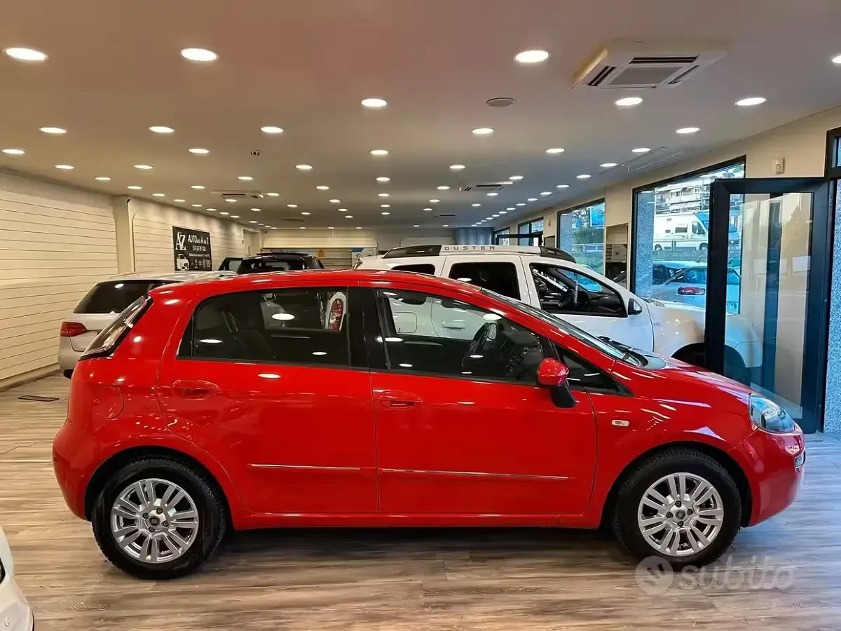 Usata Fiat Punto Lounge 85 CV (62 kW) 2013 Rosso Utilitaria