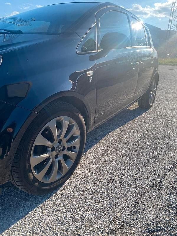 Usata Opel Corsa 75 CV (55 kW) 2010 Nero Utilitaria