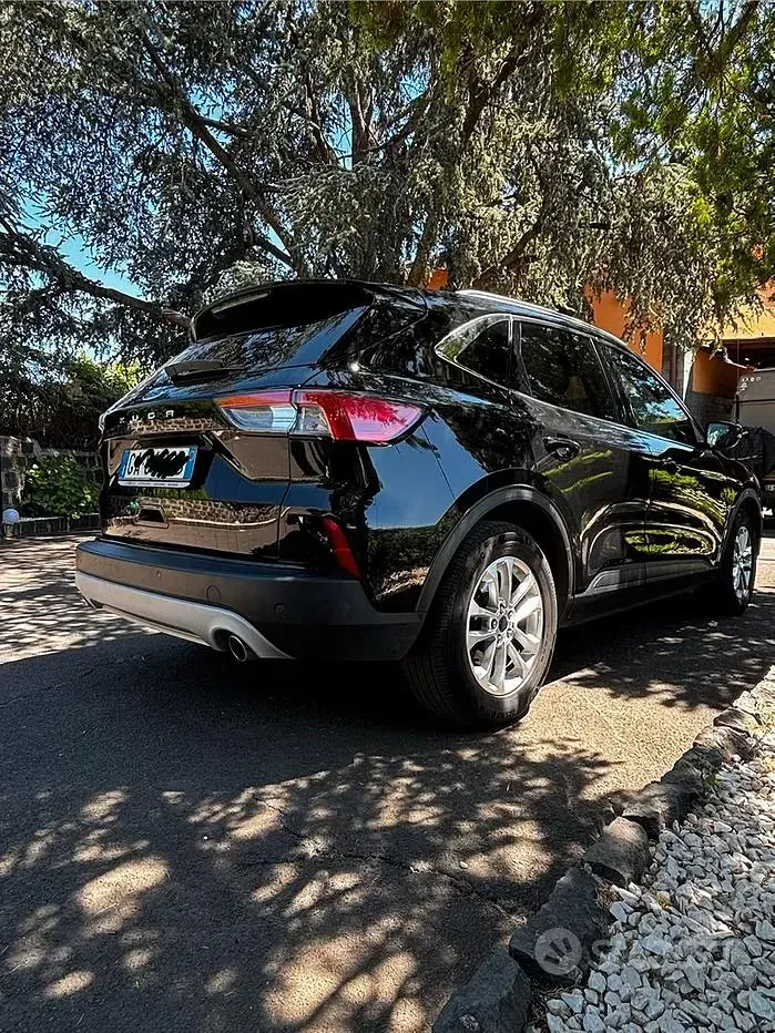 Usata Ford Kuga Titanium 120 CV (88 kW) 2020 Nero SUV