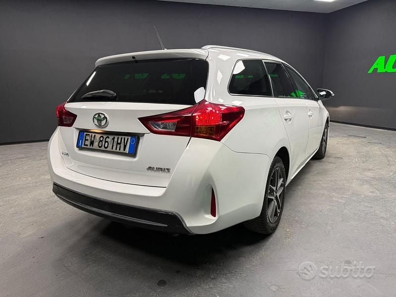 Usata Toyota Auris 90 CV (66 kW) 2014 Bianco Station wagon