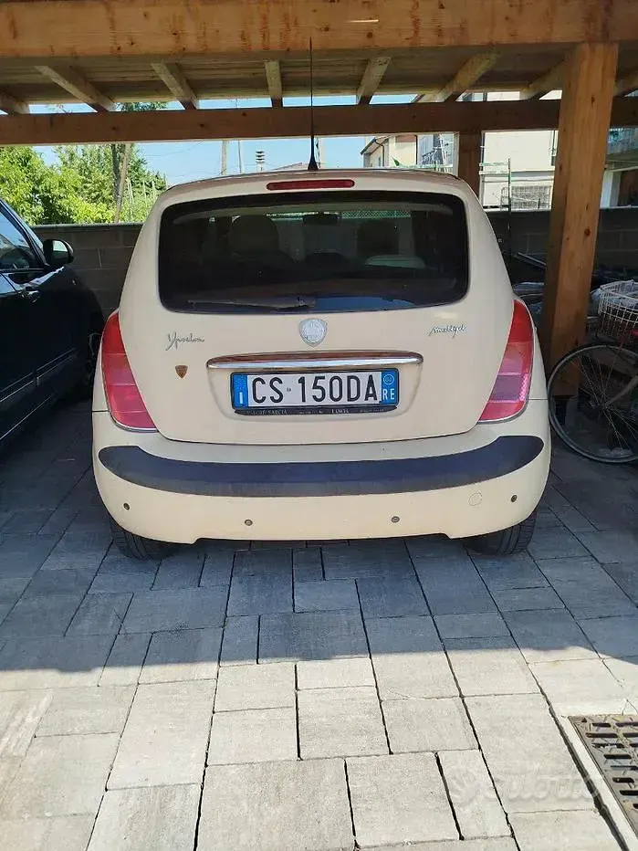 Usata Lancia Ypsilon 69 CV (50 kW) 2004 Bianco Utilitaria
