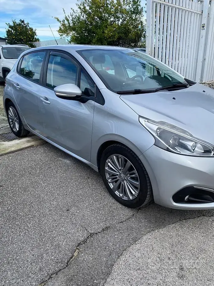 Usata Peugeot 208 Allure 75 CV (55 kW) 2015 Grigio Utilitaria
