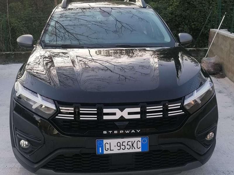 Nero Usata 2022 Dacia Sandero Expression Due volumi | 13.800 € (Buon prezzo) - Immagine 1/4