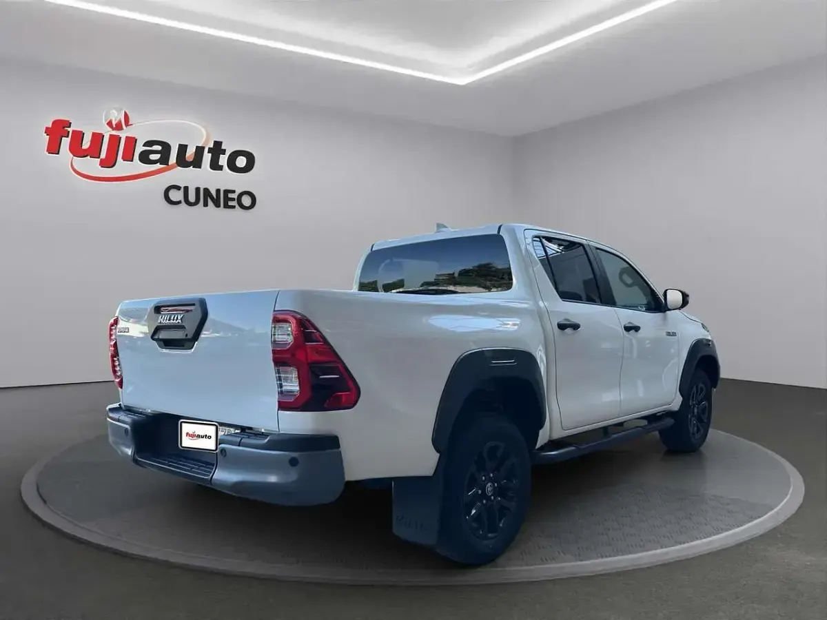 Nuova Toyota HiLux 204 CV (150 kW) 2026 Platinum pearl white Pick-up