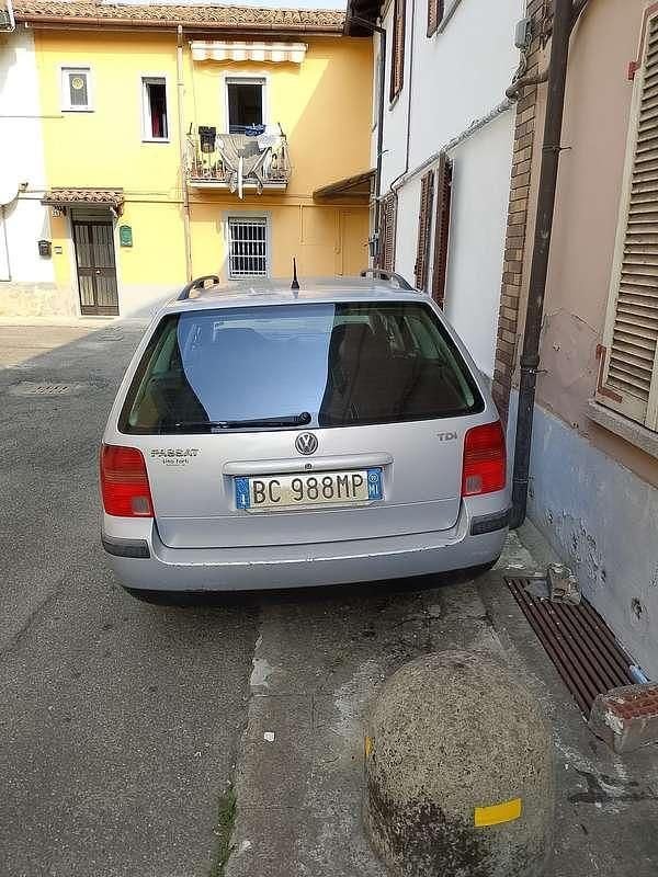 Usata 1999 VW Passat Station wagon | 1000 € (Buon prezzo) - Immagine 1/4