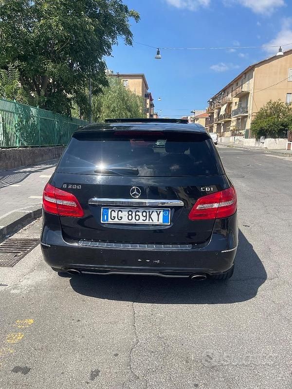 Usata Mercedes B200 156 CV (114 kW) 2012 Nero Monovolume