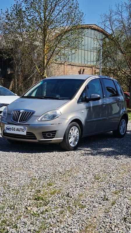 Usata Lancia Musa 77 CV (56 kW) 2010 Beige Monovolume