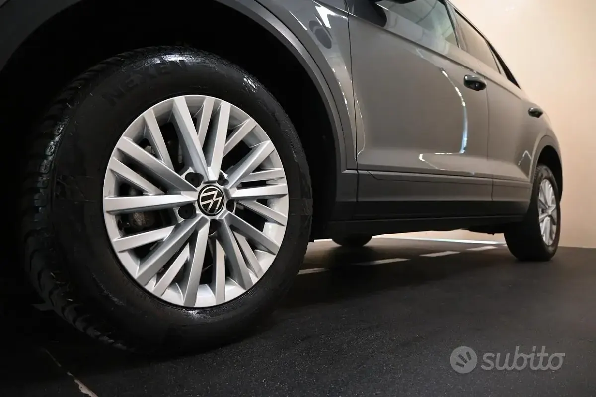 Usata VW T-Roc Life 110 CV (80 kW) 2023 Grigio SUV