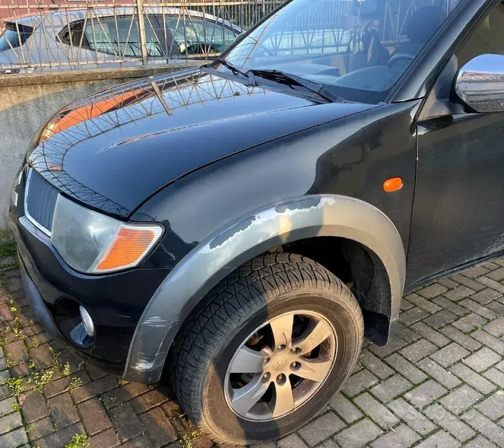Usata Mitsubishi L200 Intense 136 CV (100 kW) 2006 Nero Pick-up