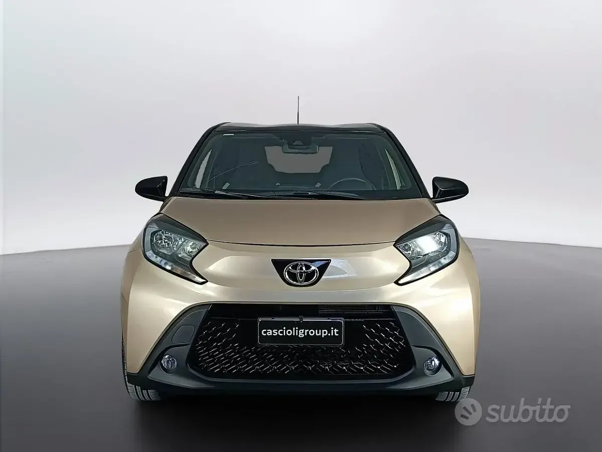 Usata Toyota Aygo X Trend 72 CV (52 kW) 2024 Beige SUV