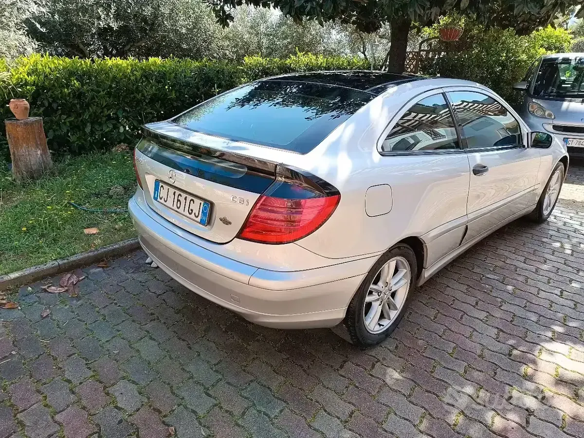 Usata Mercedes 220 143 CV (105 kW) 2003 Grigio Coupé