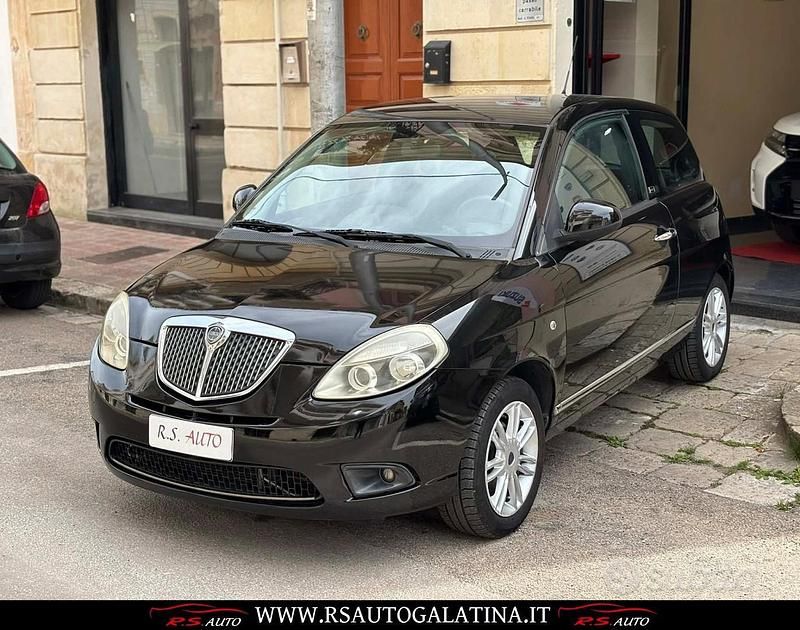 Usata Lancia Ypsilon 74 CV (54 kW) 2011 Nero Utilitaria