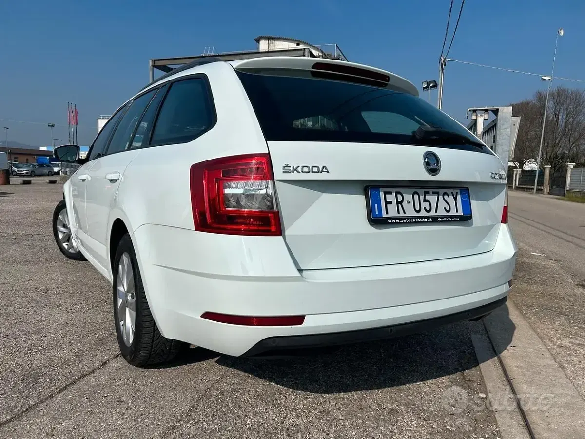 Usata Skoda Octavia Executive 116 CV (85 kW) 2018 Bianco Station wagon