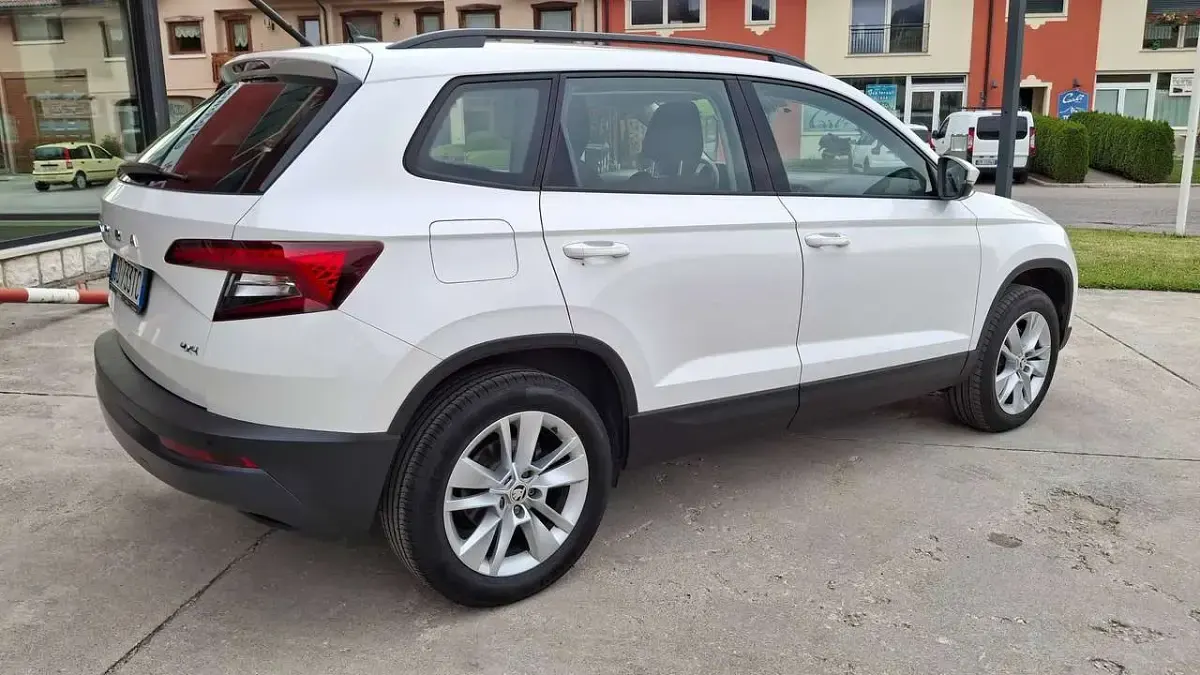 Usata Skoda Karoq Ambition 150 CV (110 kW) 2020 Bianco SUV