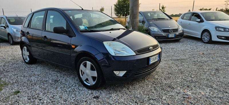 Usata Ford Fiesta 75 CV (55 kW) 2004 Blu Utilitaria