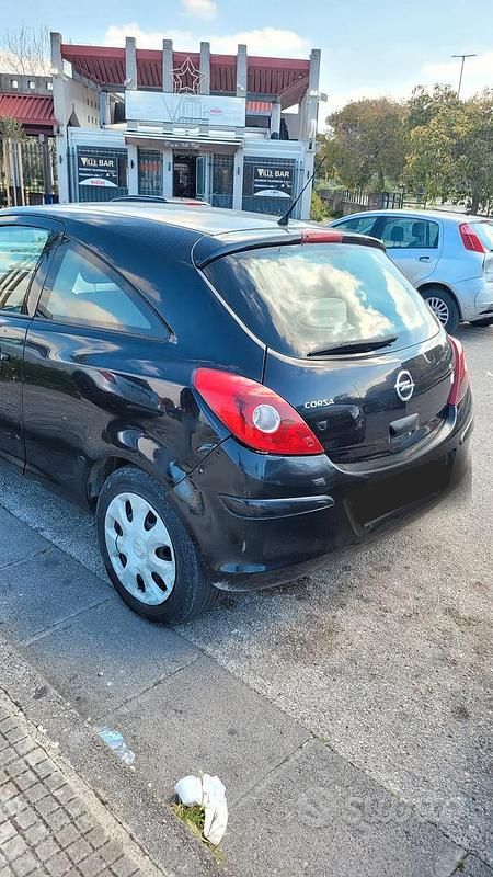 Usata Opel Corsa 85 CV (62 kW) 2011 Nero Utilitaria