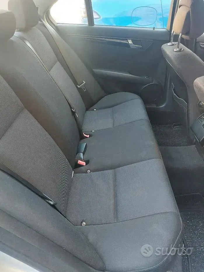 Usata Mercedes C220 170 CV (125 kW) 2009 Grigio Berlina
