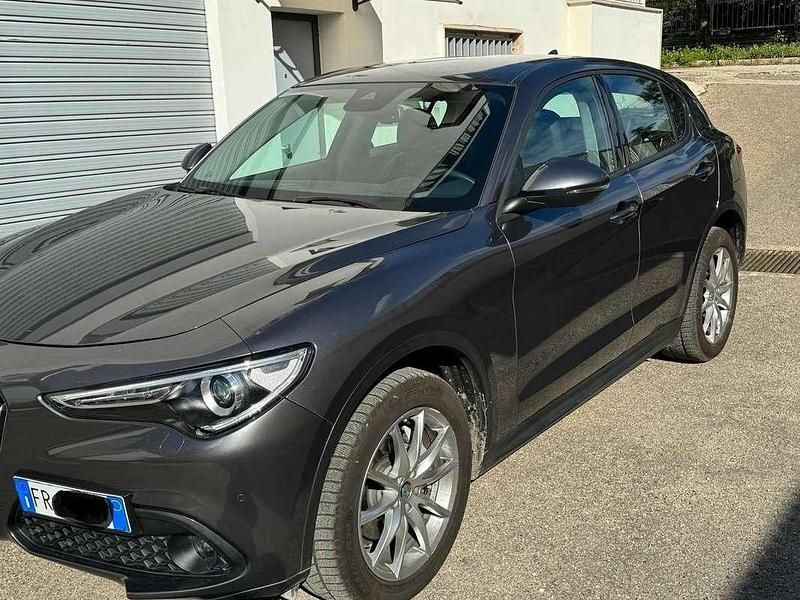 Usata Alfa Romeo Stelvio Executive 209 CV (153 kW) 2018 Grigio SUV