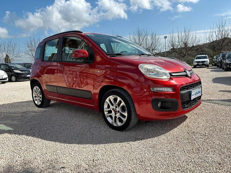 Usata Fiat Panda Lounge 69 CV (50 kW) 2013 Rosso Utilitaria