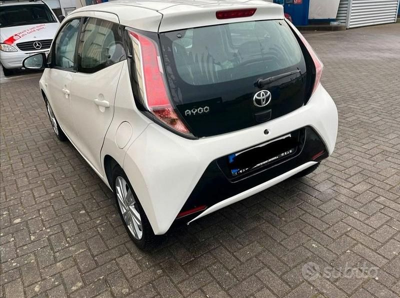 Usata Toyota Aygo X-play 2017 Bianco Utilitaria