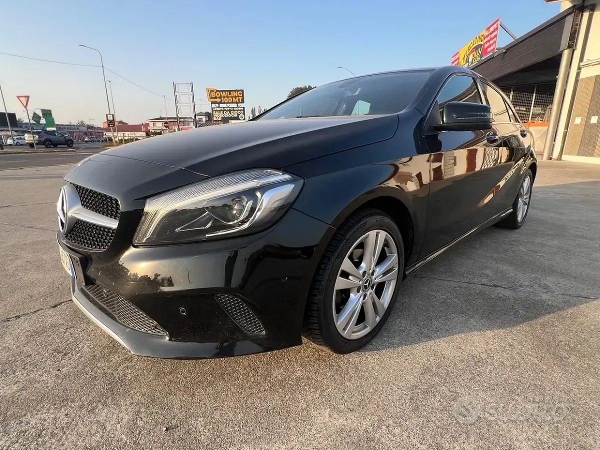 Usata Mercedes A180 116 CV (85 kW) 2019 Nero Berlina
