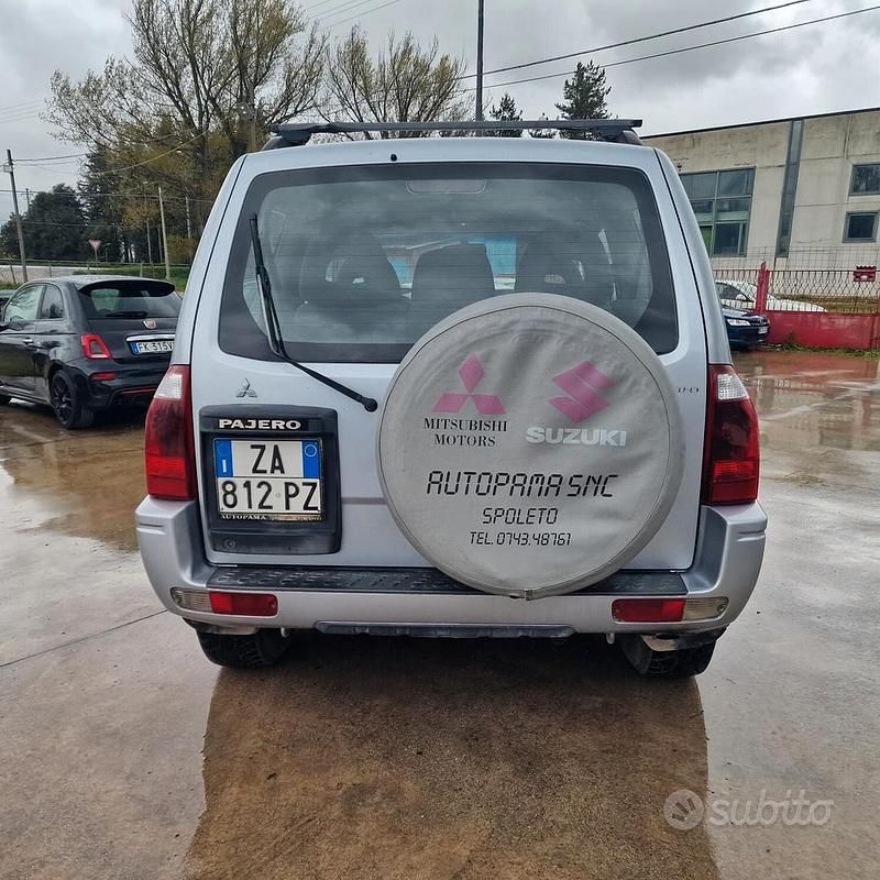 Usata Mitsubishi Pajero 160 CV (117 kW) 2003 Grigio SUV