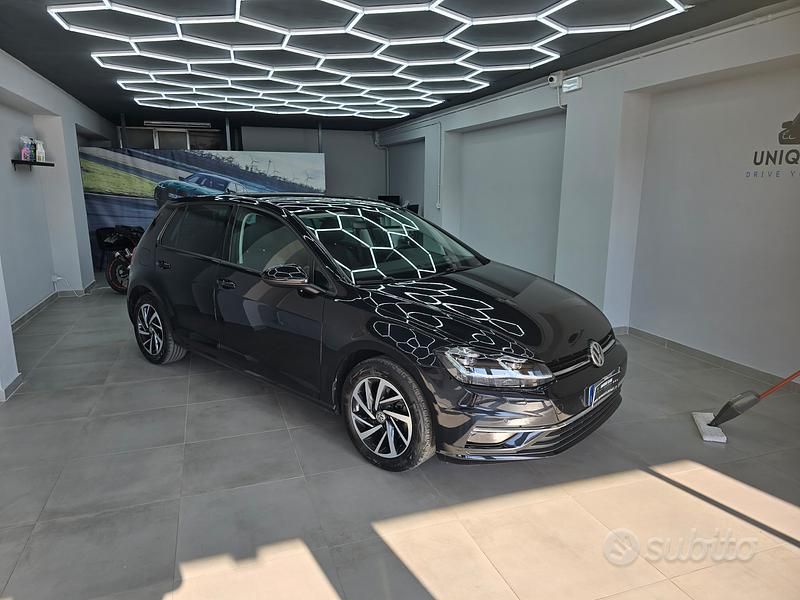 Usata VW Golf VII 116 CV (85 kW) 2019 Nero Utilitaria